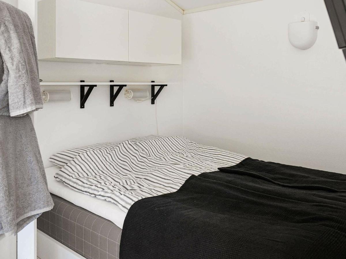 4 Person Holiday Home In Sk Rhamn Skärhamn Oda fotoğraf